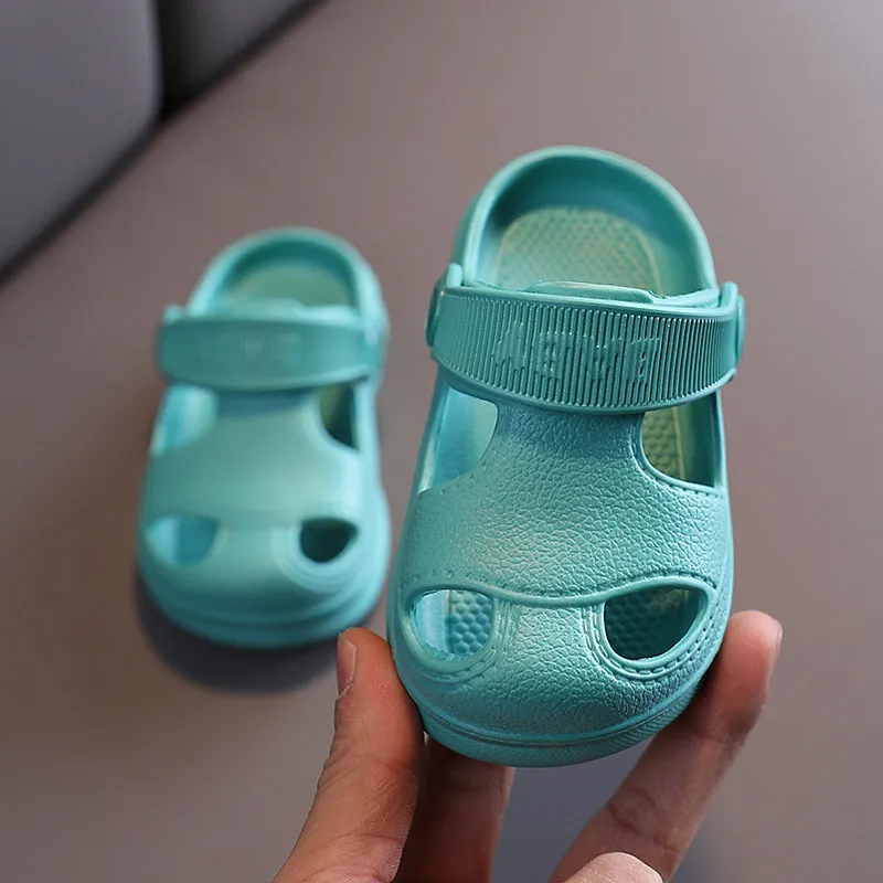Wholesale children's cave shoes soft-soled beach shoes cartoon sandals and slippers JDC-SD-WanL003